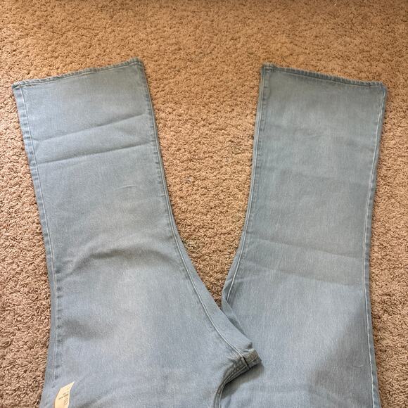 NWT Universal Thread High Rise Flare Leg Jeans Blue Light Wash Women's 14 R - Picture 5 of 6